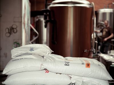 Click to enlarge image farmhouseale-2.jpg